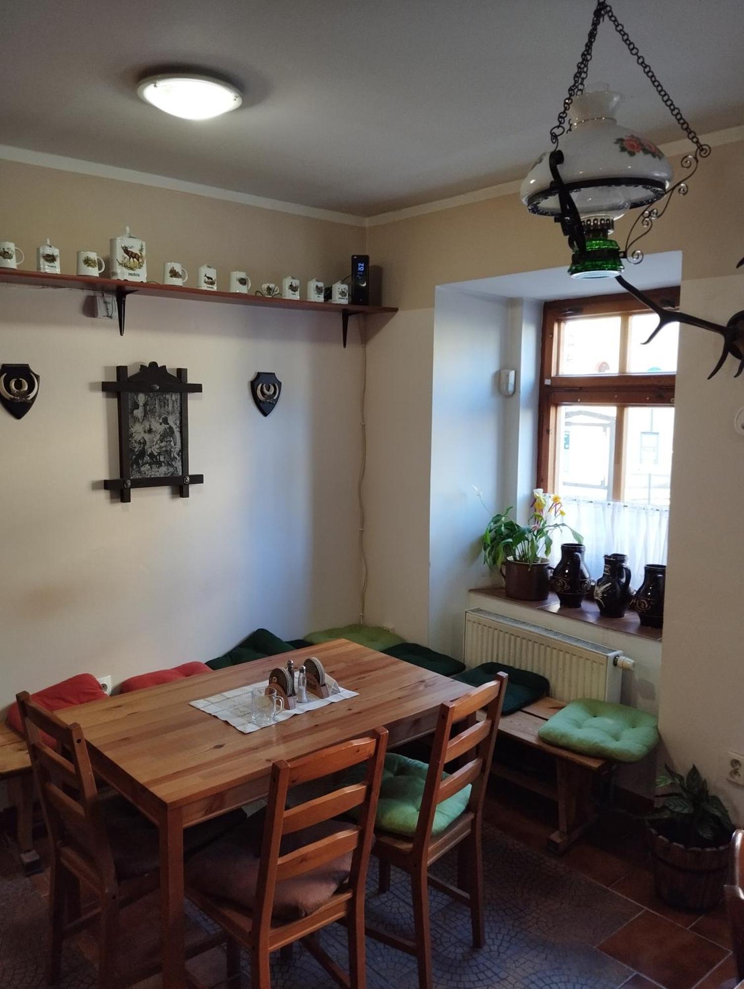 Restaurace A Penzion Vlci Jama Горни-Блатна Экстерьер фото