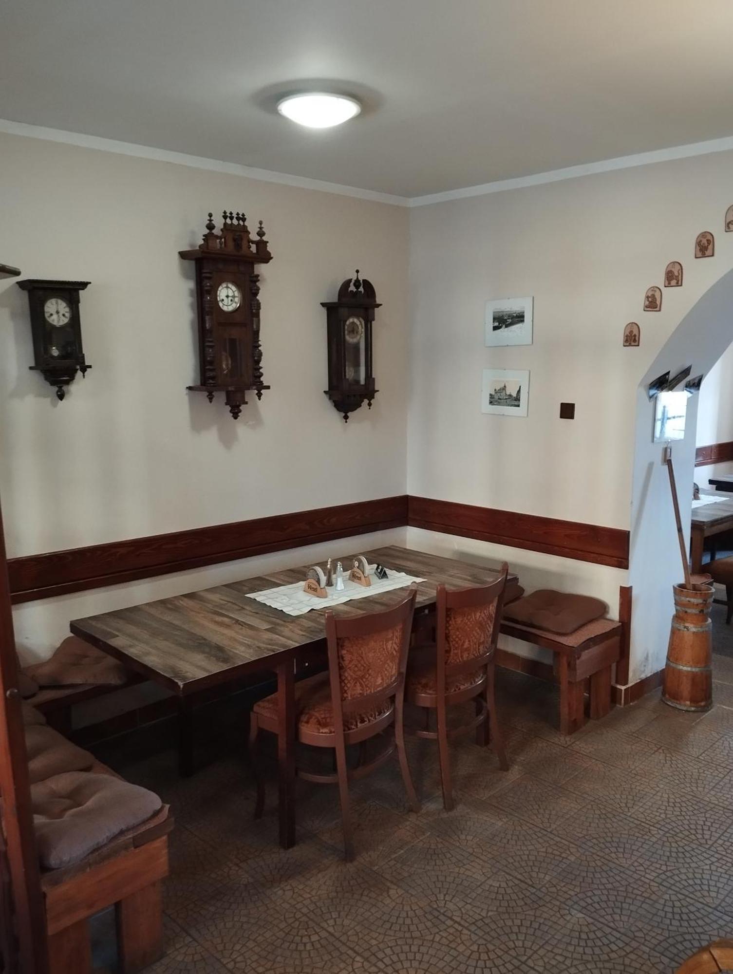 Restaurace A Penzion Vlci Jama Горни-Блатна Экстерьер фото